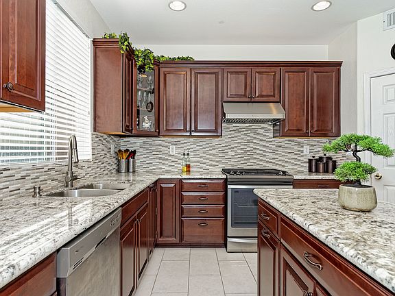 3rd image of 3979 Escala Cv
