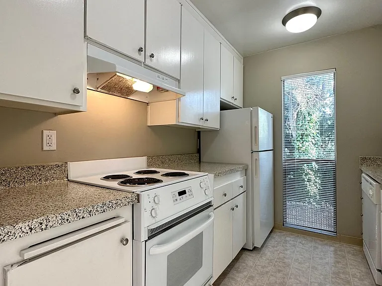 Ardendale Apartments — Photo 15