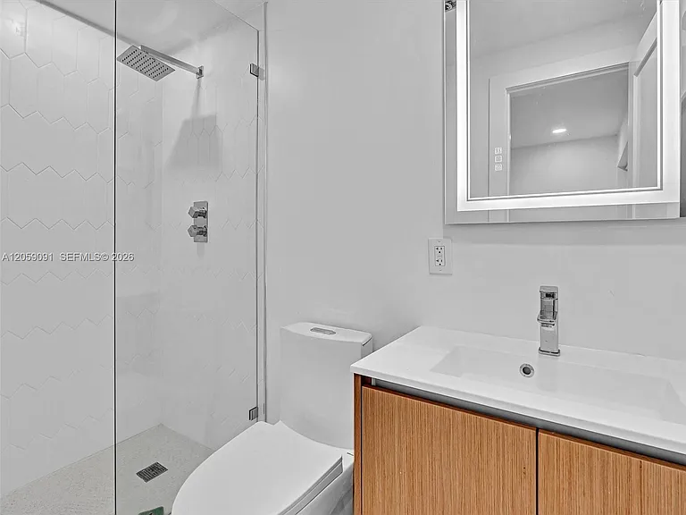 11900 N Bayshore Dr #104 — Photo 12