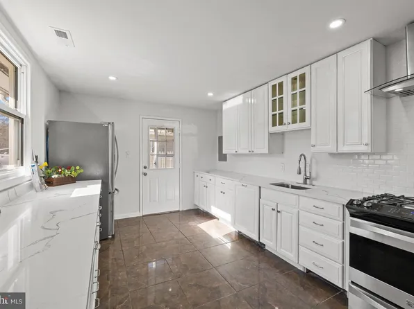 3900 Elmwood Dr, Alexandria, VA 22303