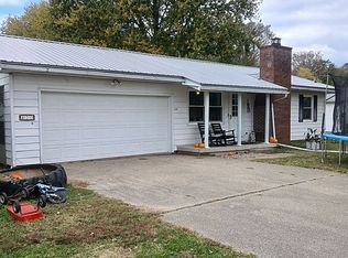 423 S Walnut St #427, West Union, IL 62477