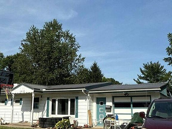 3rd image of 1610 Sylvan Ave