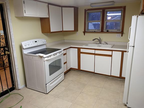 Kitchen, self cleaning oven