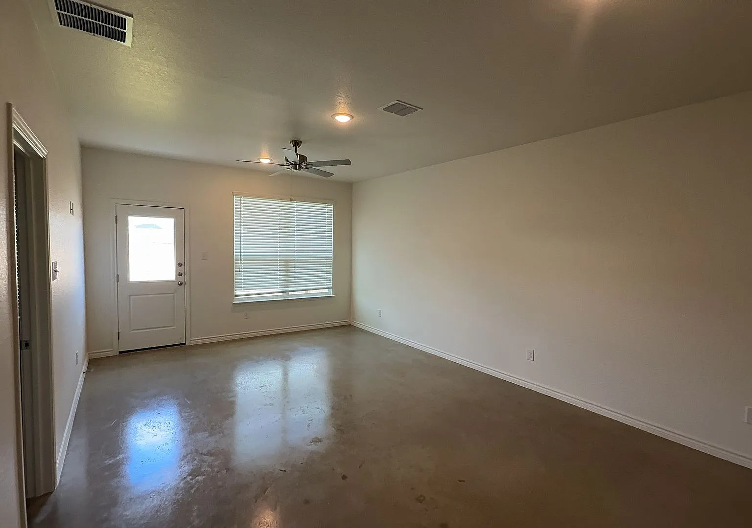 3 bed, 1175 sqft, $1,350 — Photo 4