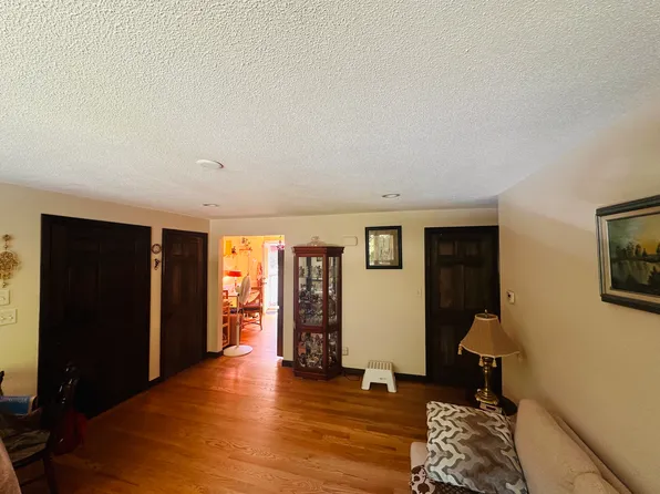 51 Willow St, Foxboro, MA 02035