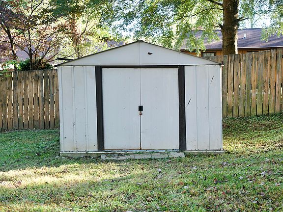 4th image of 6641 Bay Circle Dr