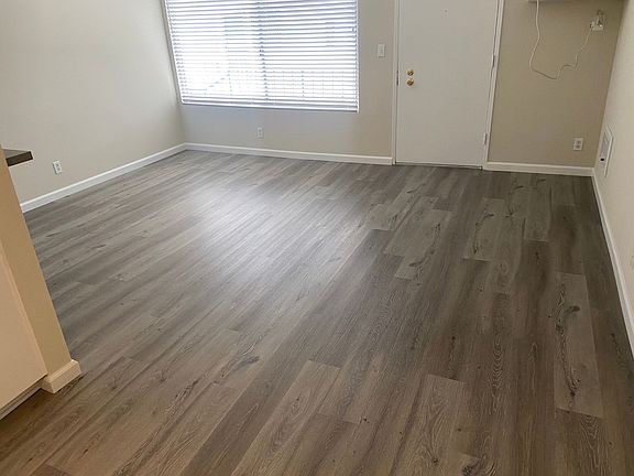 5th image of 18355 Collins St APT 219