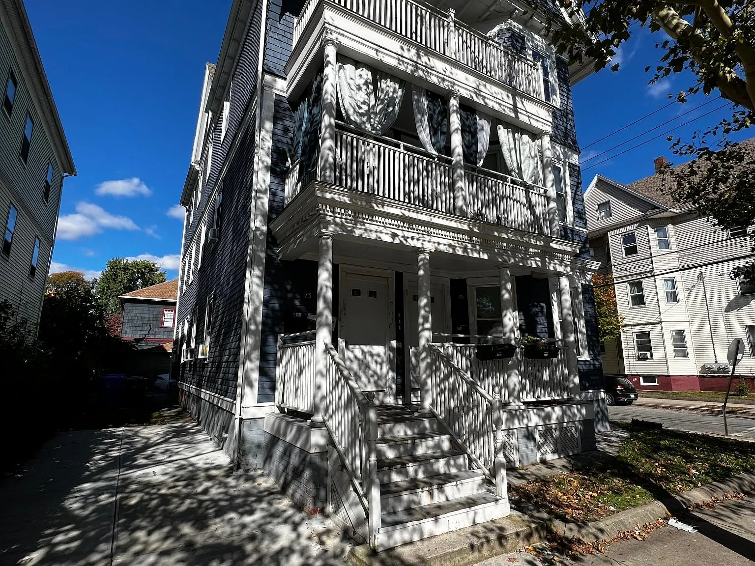 3 bed, 1200 sqft, $2,100 — Photo 1