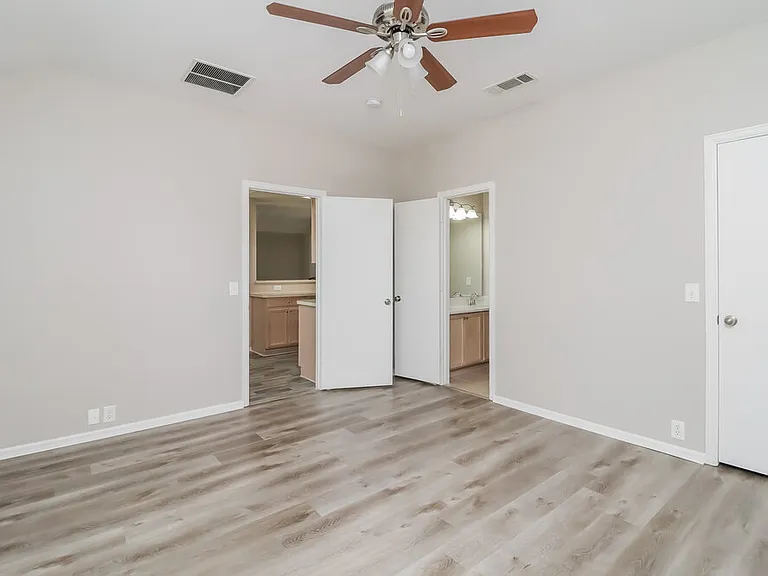 718 Reindeer Dr — Photo 11
