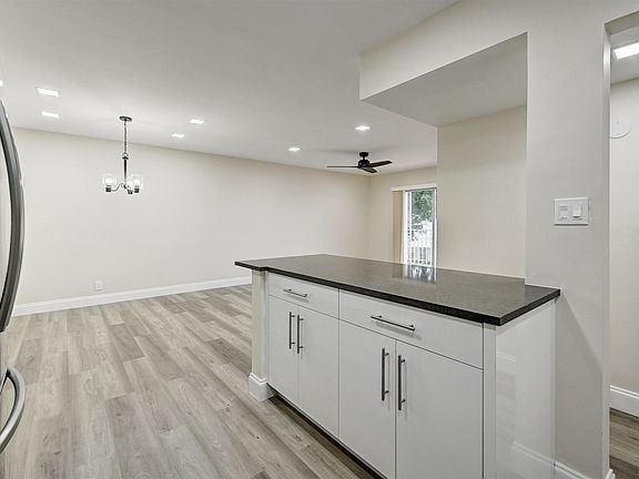 3rd image of 706 SE 2nd Ave APT 434