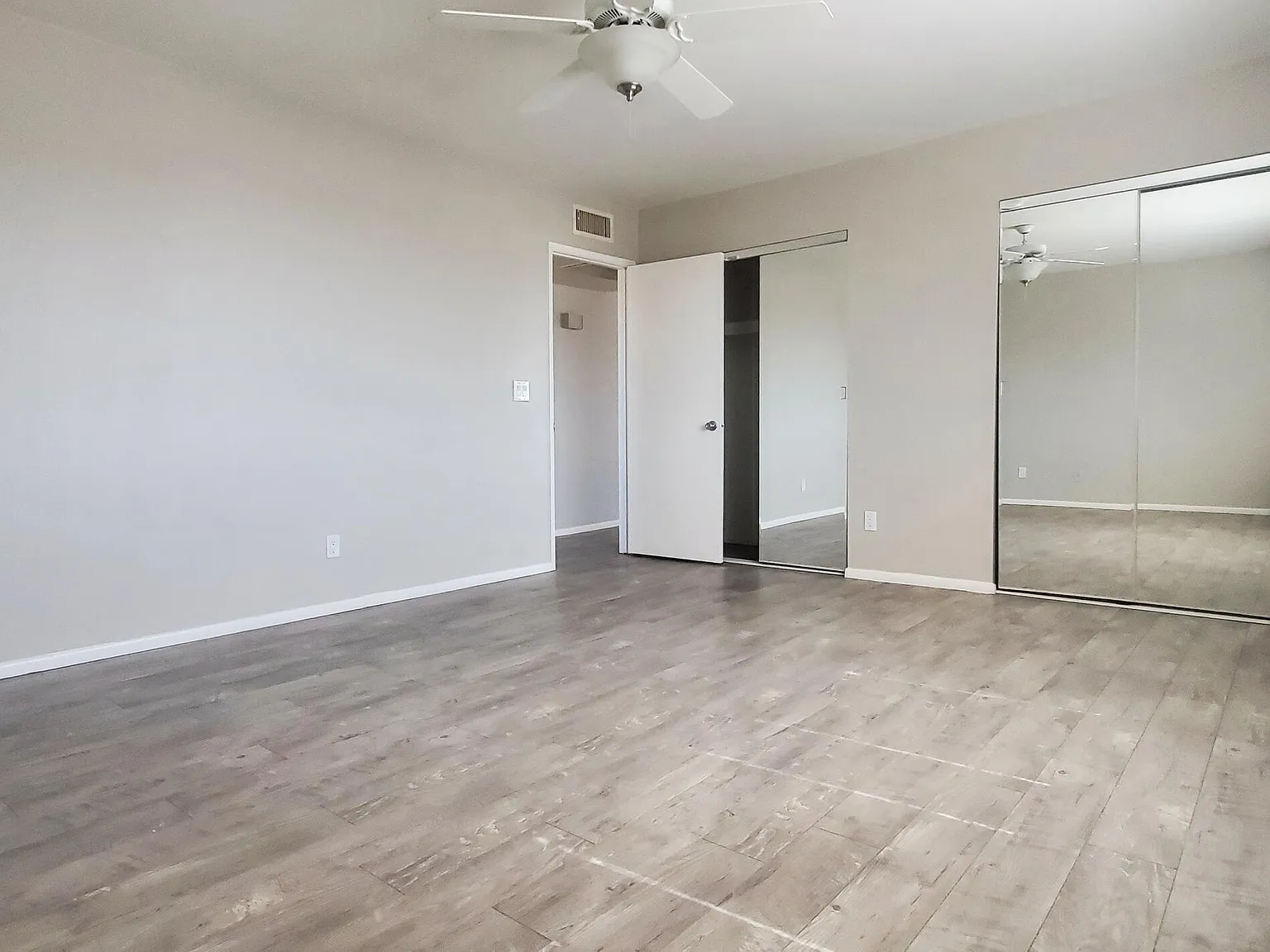 2 bed, 1.0 bath, 1036 sqft, $1,375 — Photo 3