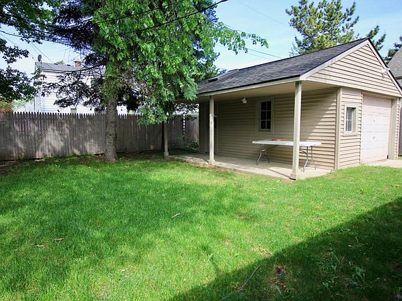 3rd image of 1016 McLean Ave