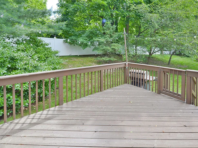 200 Rolling Hill Dr — Photo 4