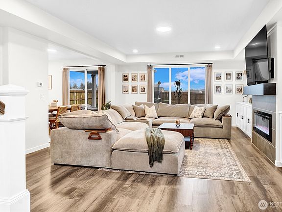 3rd image of 605 Cardinal Ave