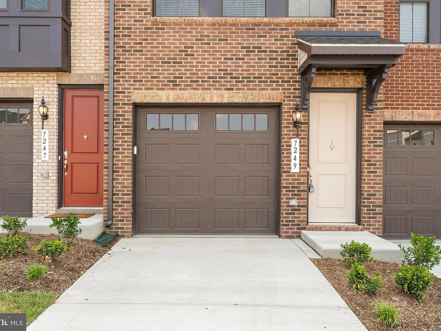 2 bed, 4.0 bath, 1504 sqft, $3,900 — Photo 2