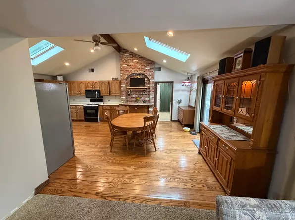 600 Crestview Rd #2, Fox River Grove, IL 60021