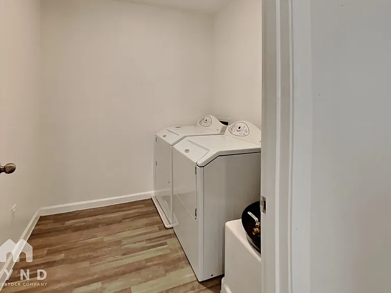 144 W Douglas Ave — Photo 18