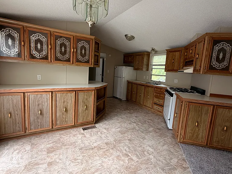 215 Lakeshore Cir #215 — Photo 3