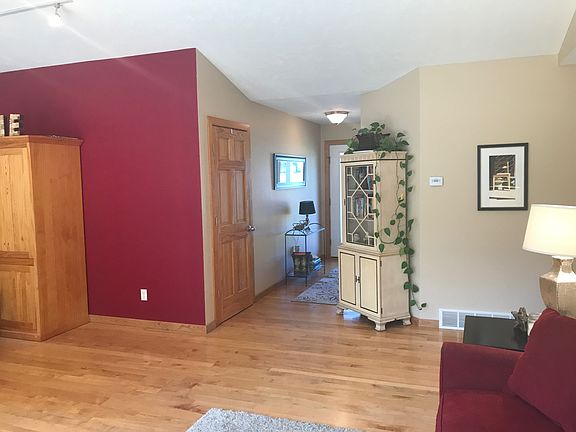 4th image of 5885 Village Dr