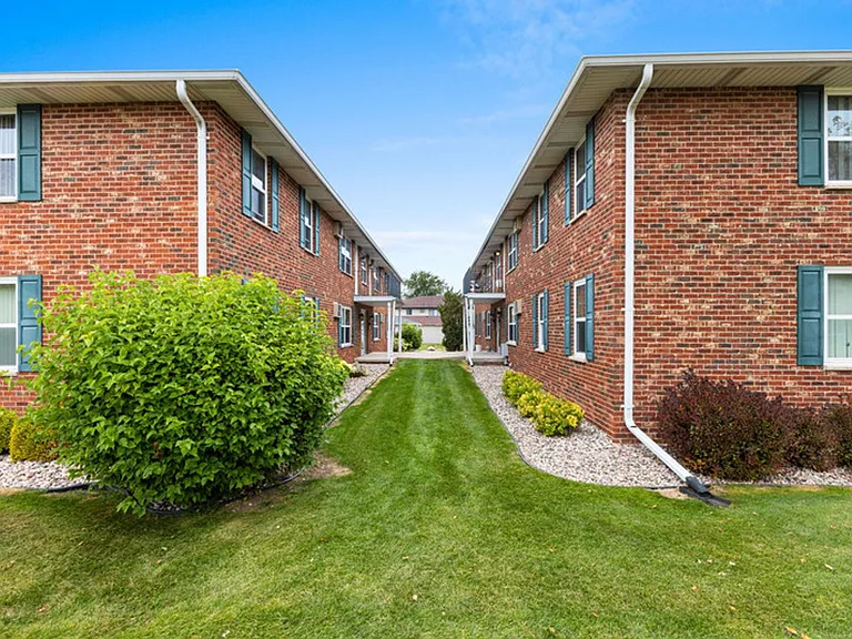Roland Lane Apartments — Photo 39