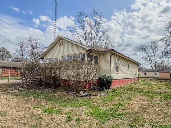 1412 E Saint Louis St, West Frankfort, IL 62896