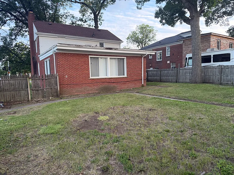 4242 W Outer Dr #1 — Photo 6