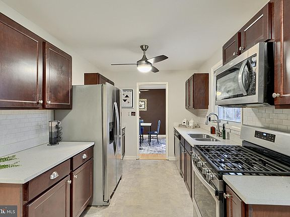 5th image of 542 Williamsburg Ln