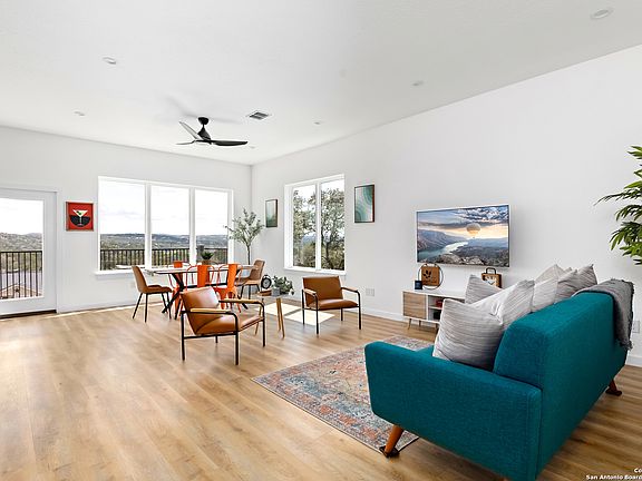 3rd image of 687 HUMMINGBIRD HILL