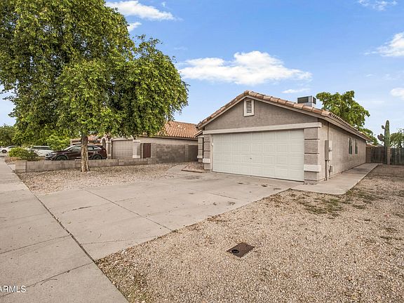3rd image of 853 E YUMA Avenue