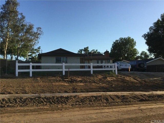 2nd image of 1450 3rd St