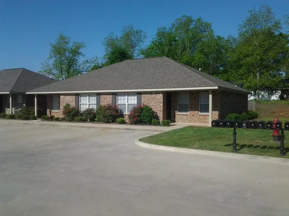 1061 W Tallassee St, Wetumpka, AL 36092