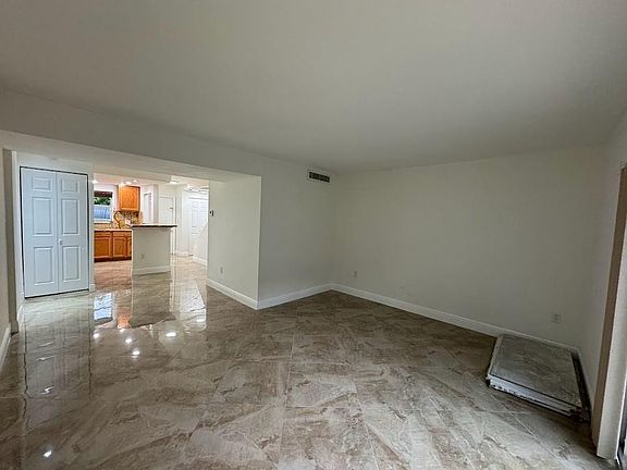 3rd image of 809 W Oakland Park Boulevard #K4