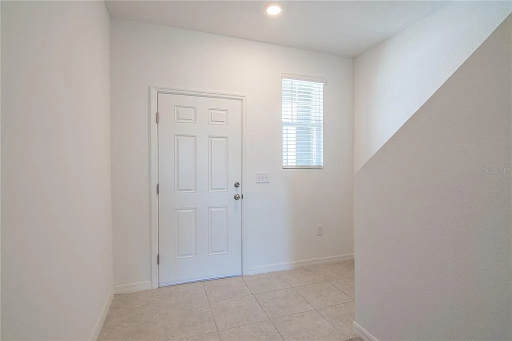 3 bed, 2.5 bath, 1480 sqft, $1,700 — Photo 3