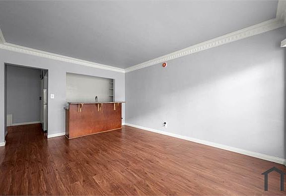 3rd image of 1041 3/4 S Norton Ave