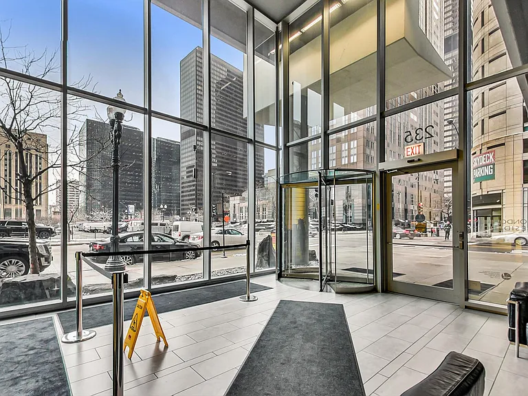 235 W Van Buren St #4311 — Photo 10