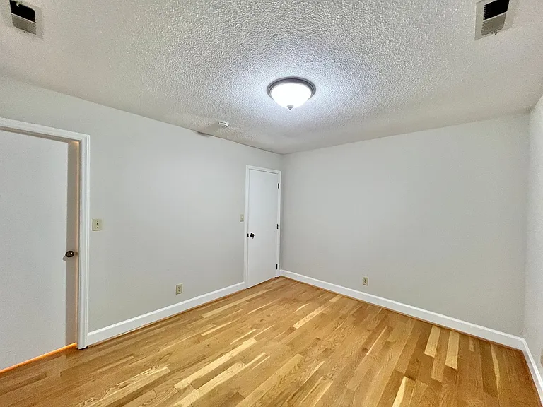 7504 Post Oak Rd — Photo 22