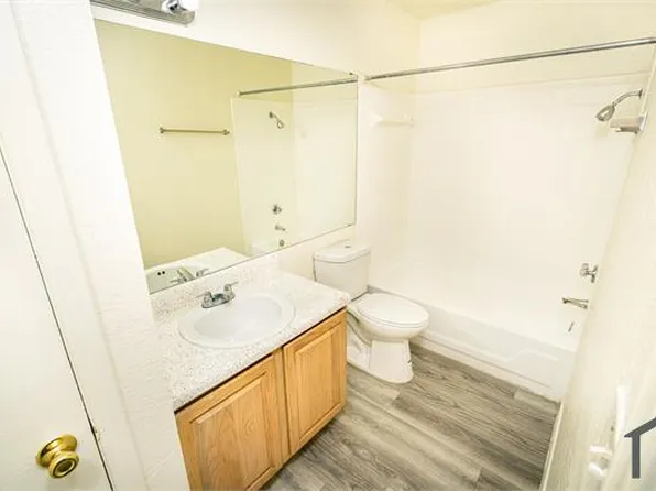 1122 E 60th St S, Tulsa, OK