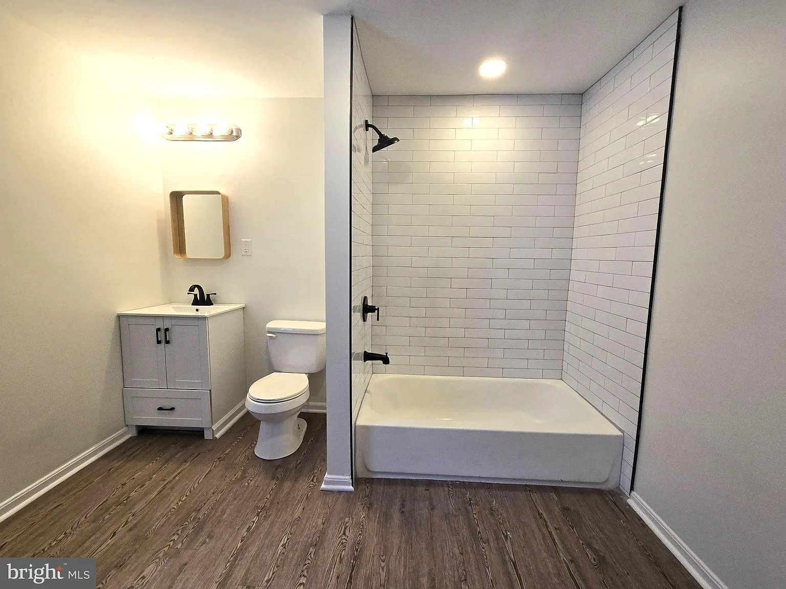 2 bed, 2.0 bath, 1008 sqft, $1,750 — Photo 4