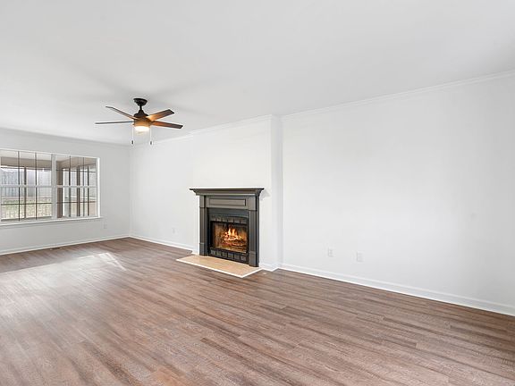 5th image of 105 Horseshoe Ct
