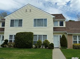155 Dari Dr, Holbrook, NY 11741