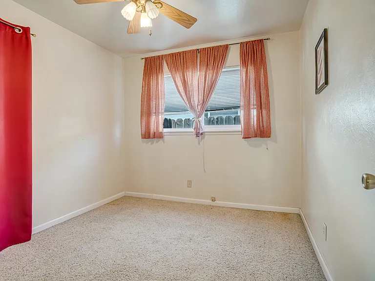 2545 Dewitt Ave — Photo 15