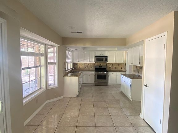 Updated kitchen and breakfast area
