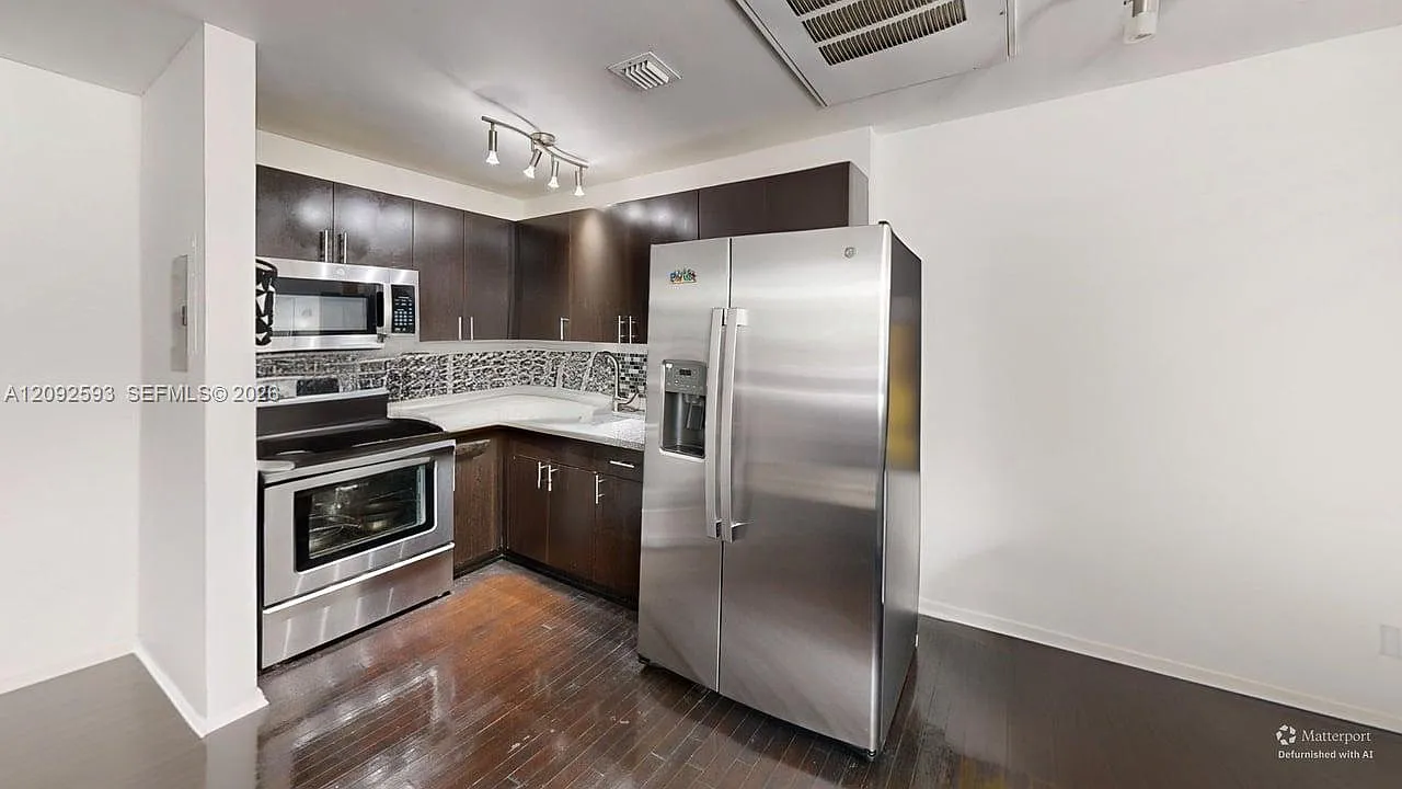 The Ruskin Condo — Photo 1