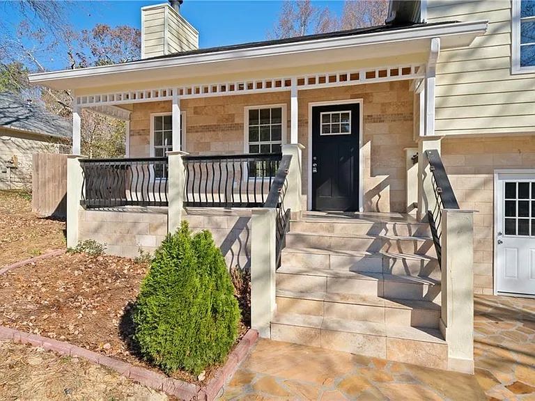3323 Old Oaks Rd — Photo 3