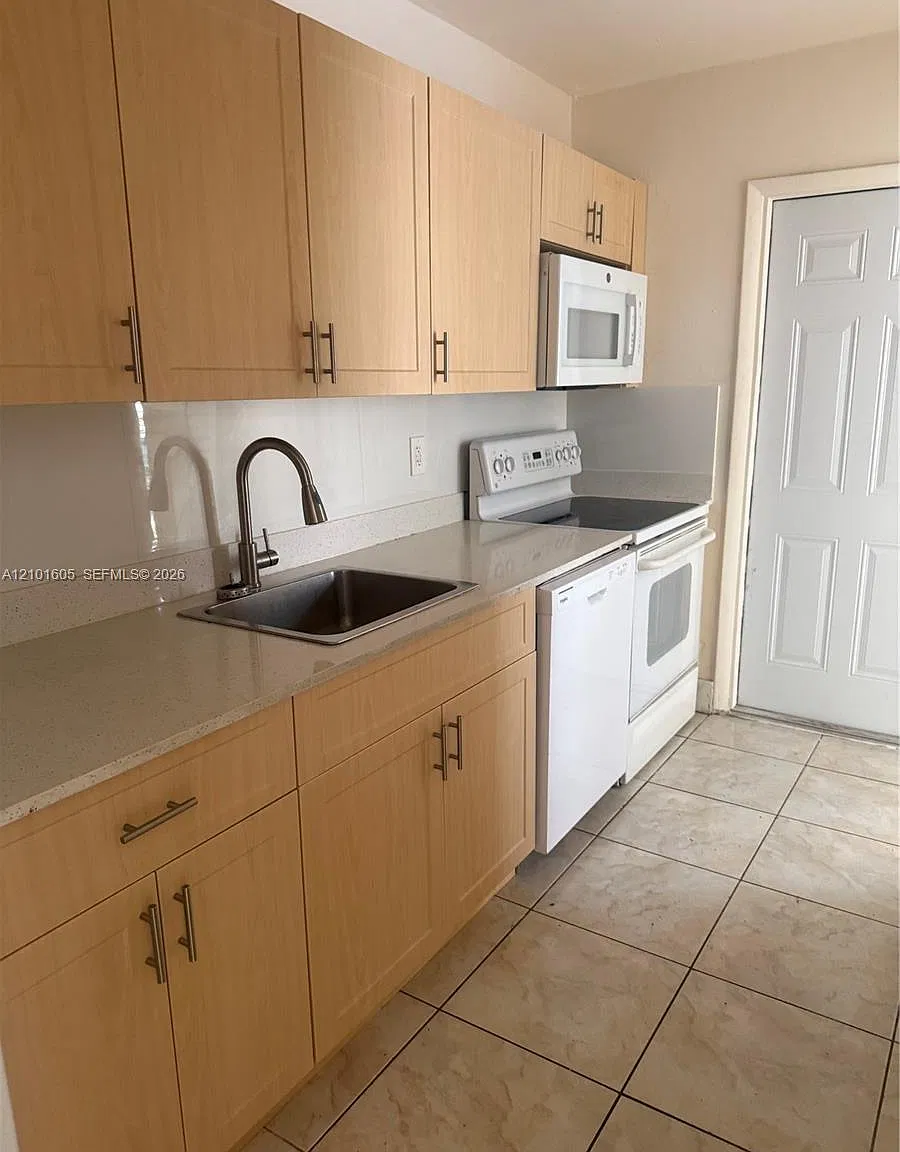 Century Garden Condo — Photo 2