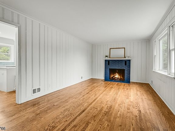 4th image of 27 Dogwood Rd
