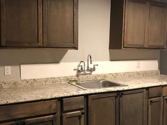 Kitchen - lots of cabinets!