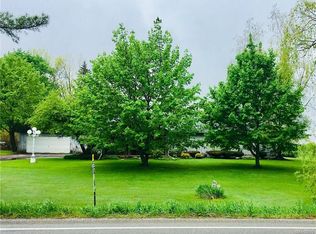 8640 Center Rd, Holland, NY 14080