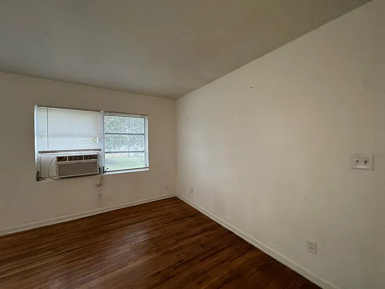 416 Sun Ct — Photo 24