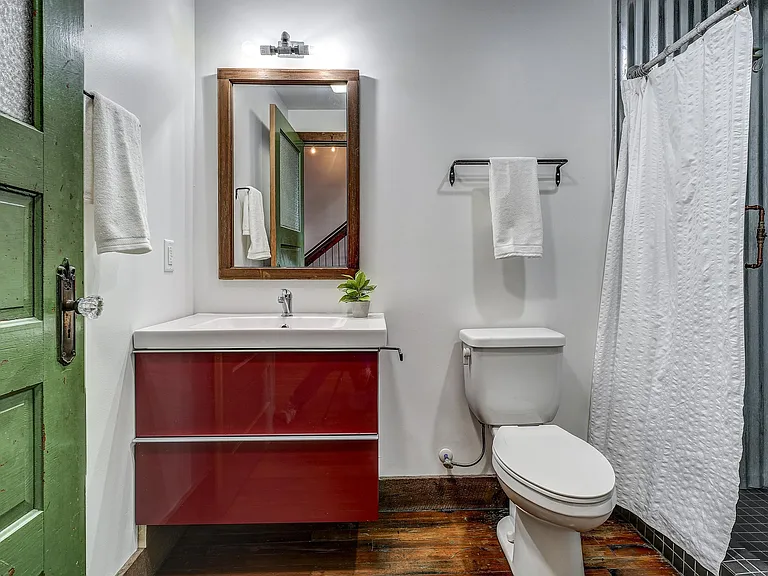 110 W Market St — Photo 19